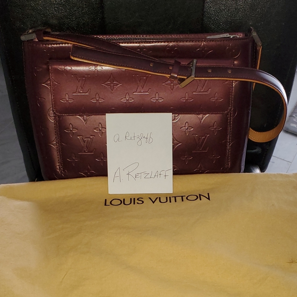 GORGEOUS, AUTHENTIC LOUIS VUITTON SHOULDER BAG!!